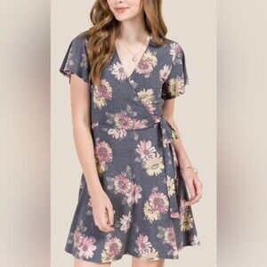 Francesca’s Alya gray floral wrap dress size small